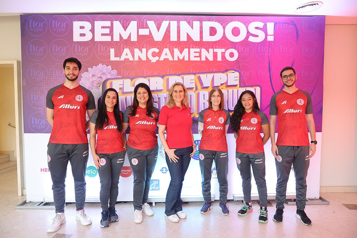 Parte da atual equipe da escolinha de vôlei do Paulistano, em outubro/2024. Foto: Fábio Figueiredo