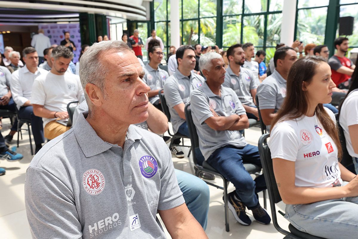 Wagner Luiz Coppini Fernandes (Wagão), treinador do Flor de Ypê/Paulistano/Barueri, acompanha a cerimônia de lançamento. Foto: Fábio Figueiredo