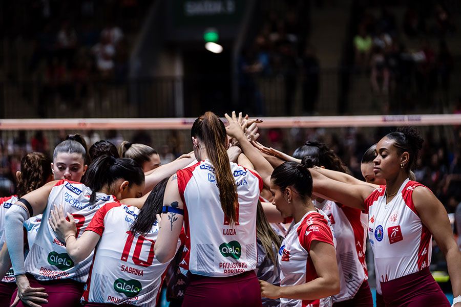 Jogadoras reunidas antes do duelo contra o Sesi Bauru, pela final do Estadual. Foto: Fernanda Georges/BVC